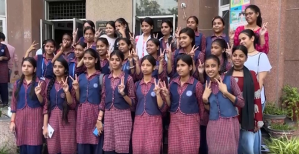 नोएडा: यूपी बोर्ड में गर्ल्स इंटर कॉलेज का दबदबा, 10वीं और 12वीं में छात्राओं का शानदार प्रदर्शन