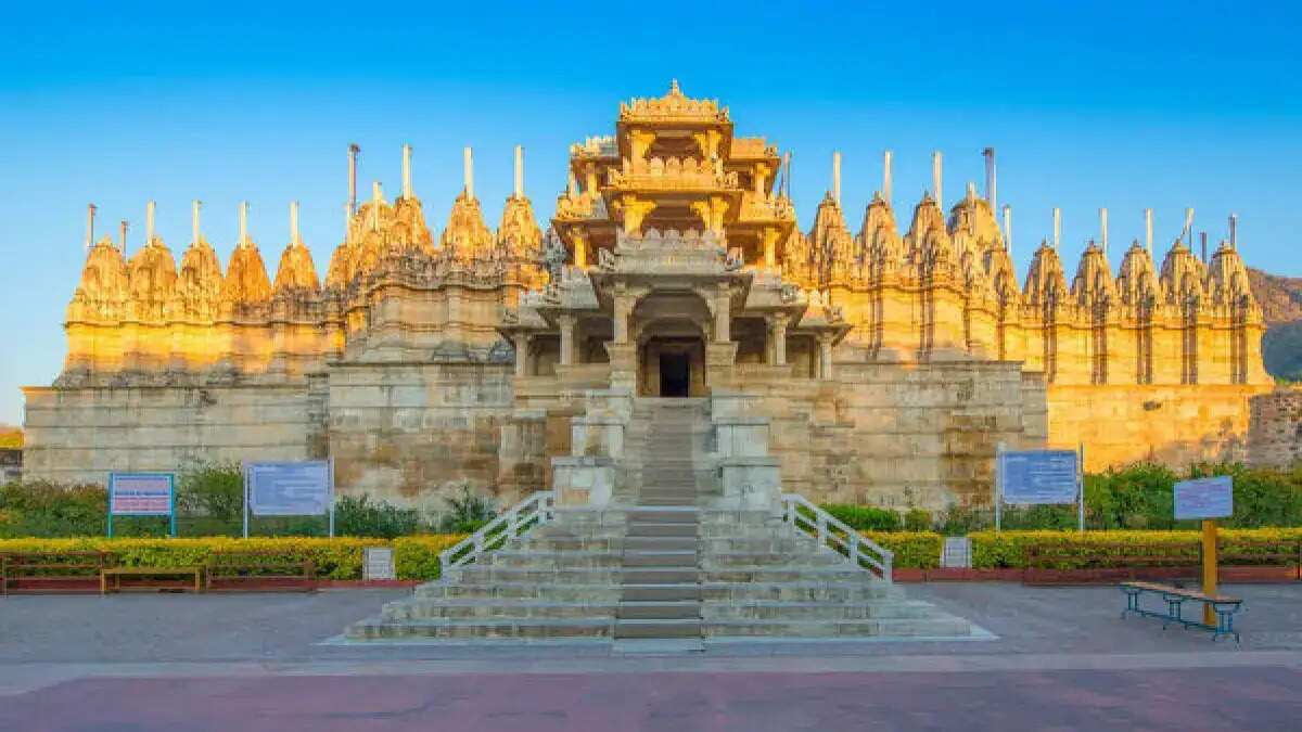 रणकपुर जैन मंदिर की निर्माणगाथा, वीडियो में जाने कैसे एक स्वप्न के कारण अस्तित्व में आया जैनियों का सबसे प्रसिद्ध तीर्थस्थल ?