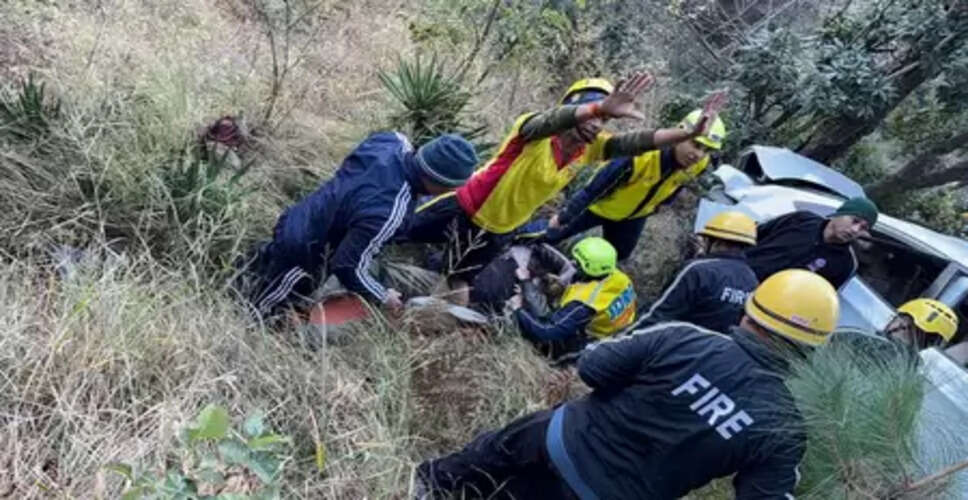 उत्तराखंड में 250 मीटर गहरी खाई में गिरी कार, सुबह घायल युवक को निकाला