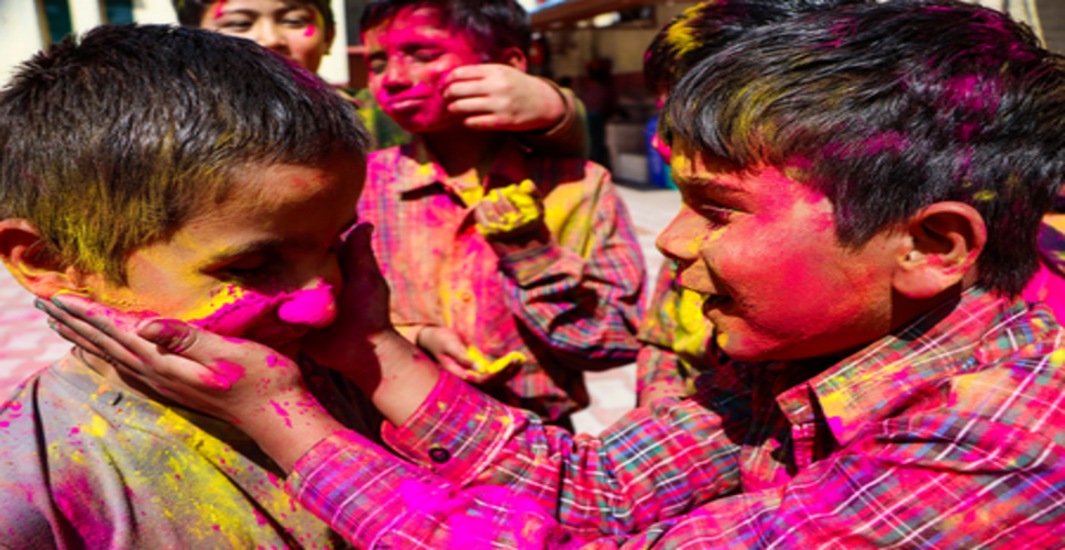 होली पर अमित शाह और नितिन गडकरी समेत कई नेताओं ने दी देशवासियों को शुभकामनाएं