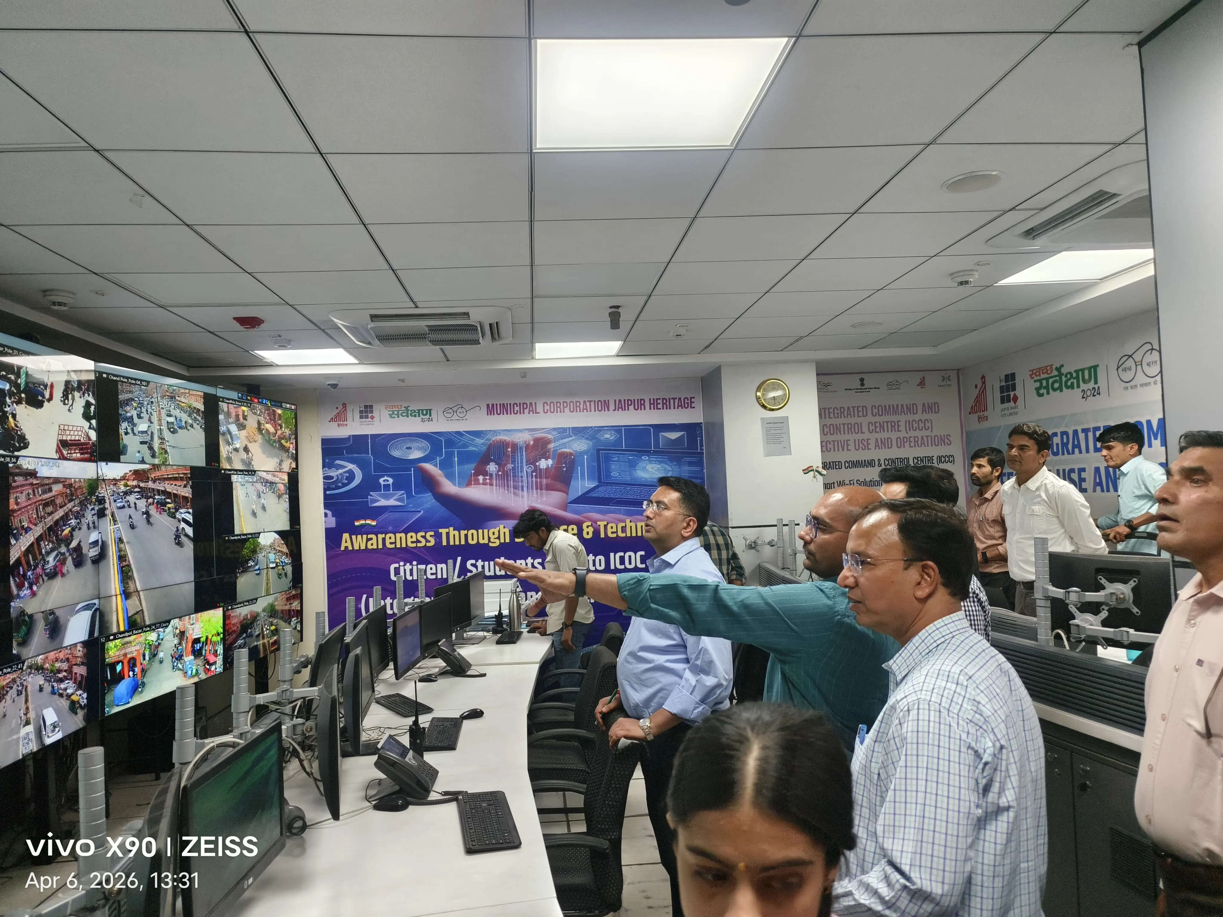 निगम कार्यालय में ही गंदगी के ढेर, आयुक्त का फूटा गुस्सा, बोले—‘पहले अपना घर तो साफ करो