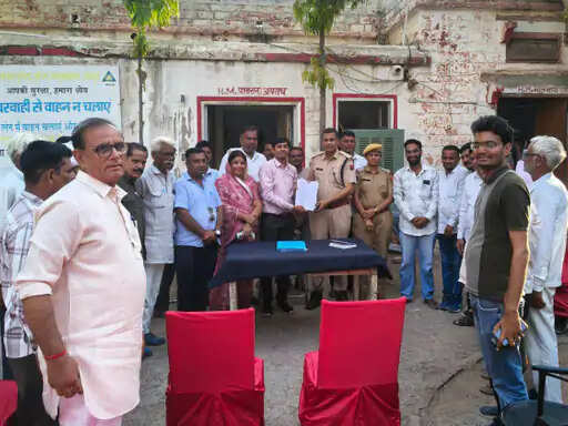 मथानिया थाने में शांति समिति की बैठक, कानून-व्यवस्था मजबूत करने पर जोर; जनप्रतिनिधियों और समाज के लोगों ने दिए सुझाव