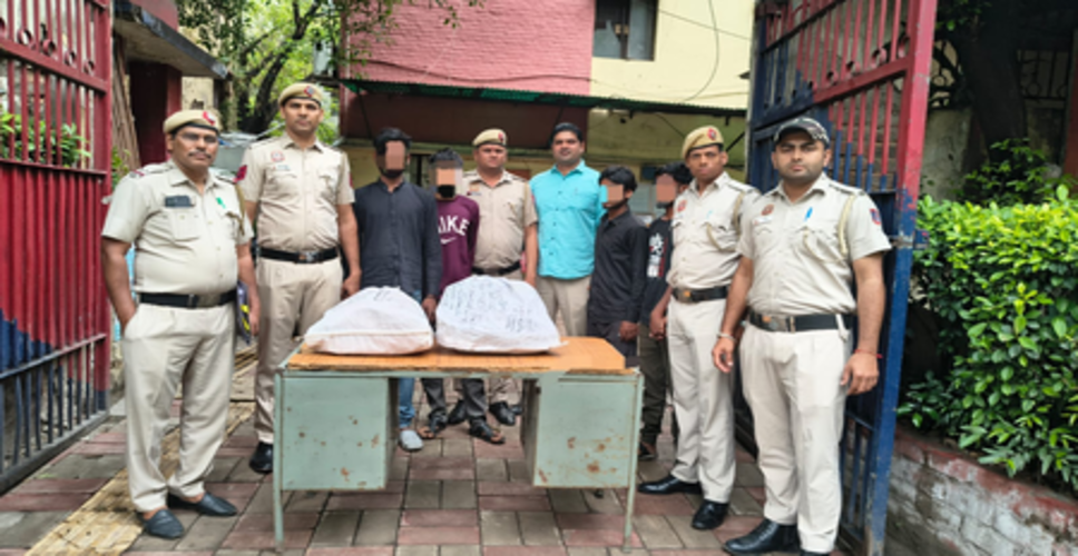 दिल्ली पुलिस ने की हौजखास से चोरी 6 किलो चांदी और कीमती धातुएं बरामद, चार आरोपी गिरफ्तार