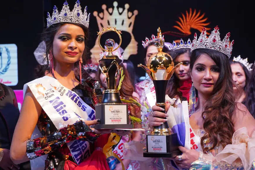 वीडियो में देखें इंडिया ग्लैम के वार्षिक फिनाले में जयपुर की मॉडल्स को मिले एक लाख रुपए के इनाम, हिना नामवानी और रिंकू चौधरी को खिताब