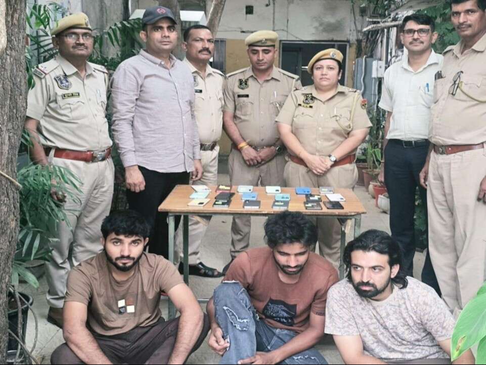 जयपुर में अंतरराज्यीय मोबाइल चोर गिरोह का खुलासा, फुटेज में देंखे 3 बदमाश गिरफ्तार; 19 चोरी के मोबाइल बरामद