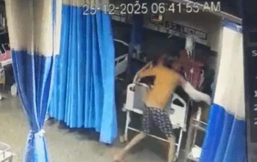 उदयपुर के निजी अस्पताल में सनसनीखेज वारदात, सीसीटीवी फुटेज में देखें मरीज ने दूसरे मरीज पर कैंची से किया हमला