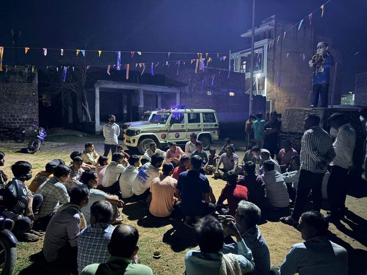 धौलपुर में अंबेडकर प्रतिमा से छेड़छाड़, वीडियो में देखें तनाव के बाद पुलिस बल तैनात