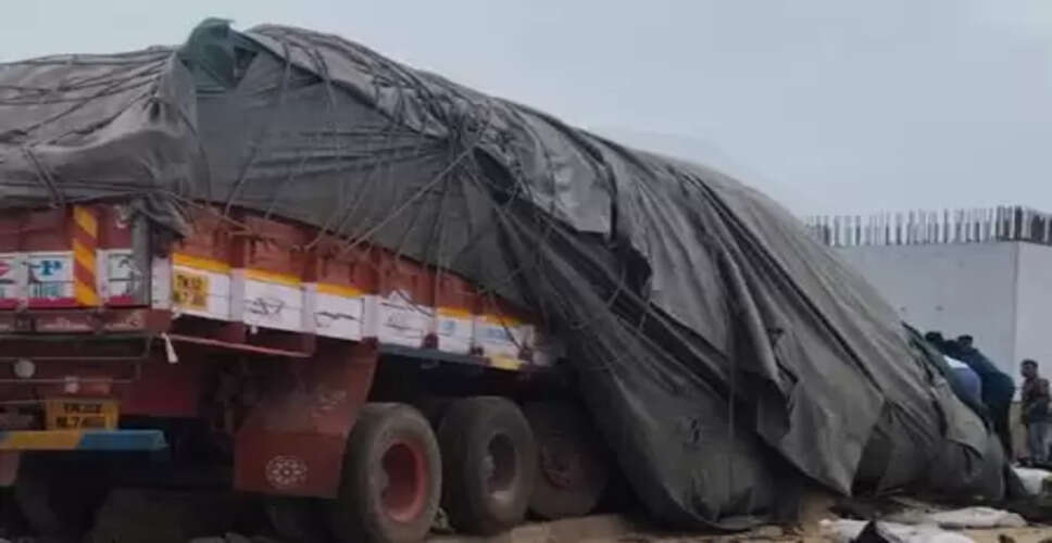 तमिलनाडु: धर्मपुरी में भीषण सड़क हादसा, 4 की मौत, 3 गंभीर रूप से घायल