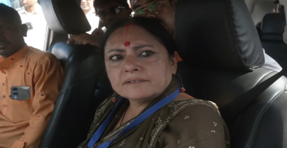 बंगाल: आसनसोल में भाजपा प्रत्याशी की कार पर हमला, अग्निमित्रा पॉल बोलीं- मुसलमान टीएमसी की निजी संपत्ति नहीं