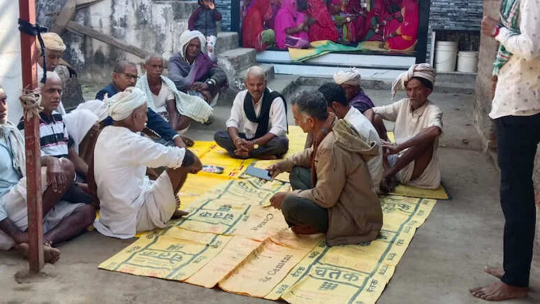 पिता ने जिंदा बेटी को मृत घोषित किया, समाज-परिवार को बुलाकर कराया मृत्यभोज
