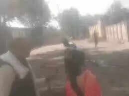 वीडियो में देखें अलवर में उधारी के पैसे मांगने पर महिला से मारपीट और छेड़छाड़, पीड़िता ने एसपी से लगाई न्याय की गुहार