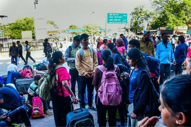 जयपुर एयरपोर्ट पर इंडिगो संकट, फ्लाइट रद्द और देर से उड़ानों से यात्रियों को भारी परेशानी