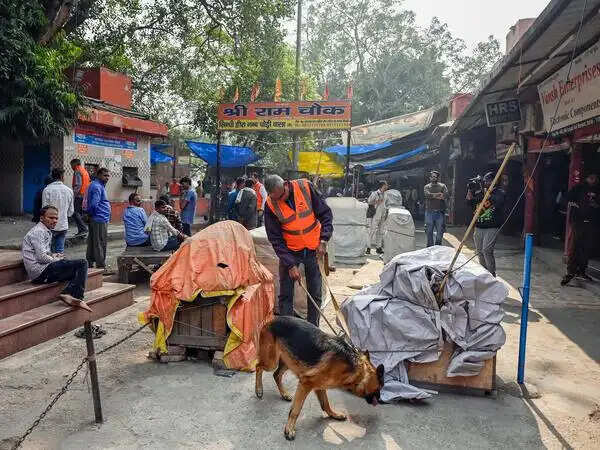 वीडियो में देखें मानसरोवर में विशेष एरिया डोमिनेशन अभियान, ड्रोन और डॉग स्क्वायड के साथ कच्ची बस्तियों में सर्च