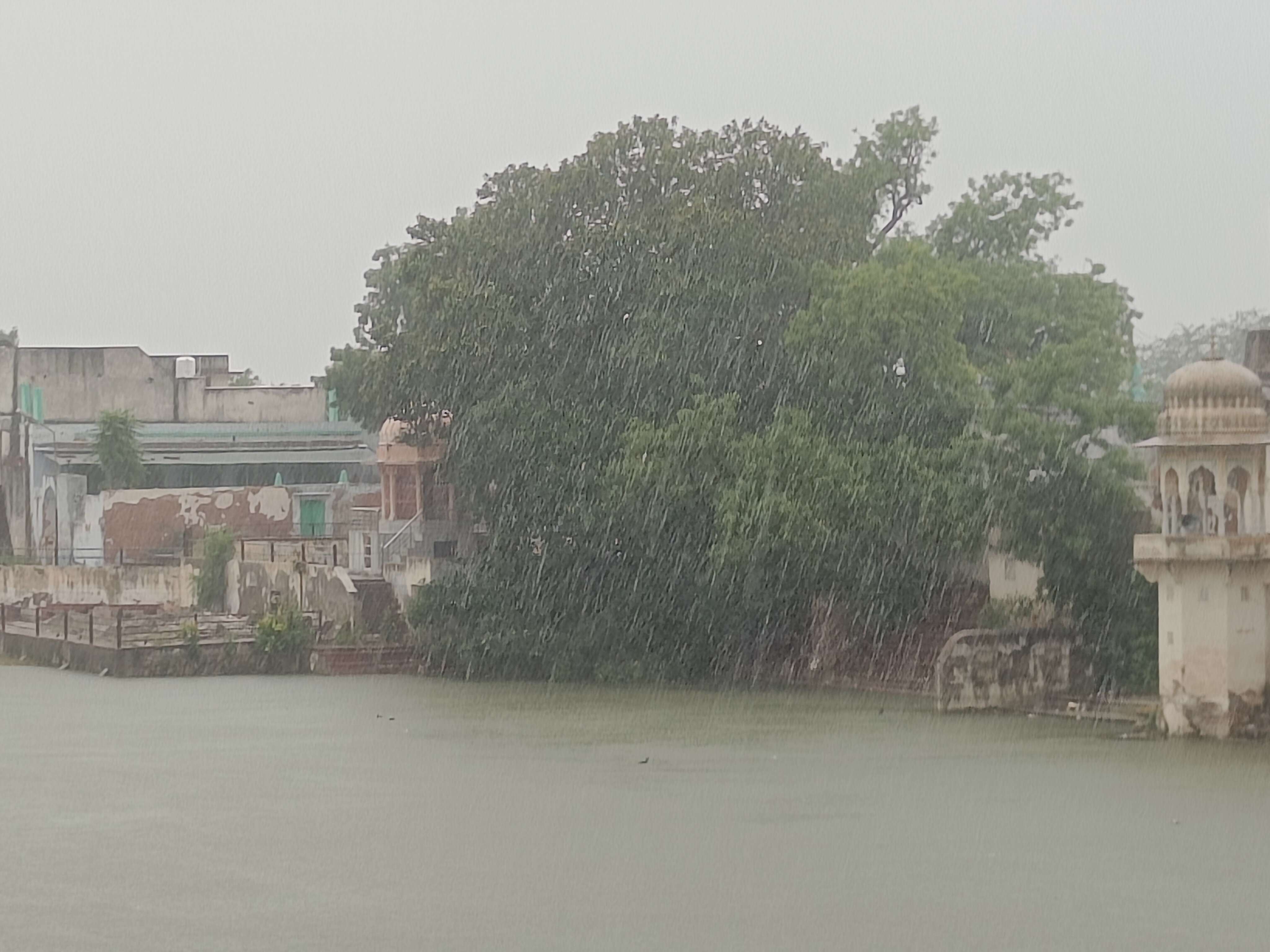 जयपुर के जमवारामगढ़ में कुएं से मिला 20 वर्षीय युवती का सड़ा-गला शव, वीडियो में देंखे इलाके में सनसनी