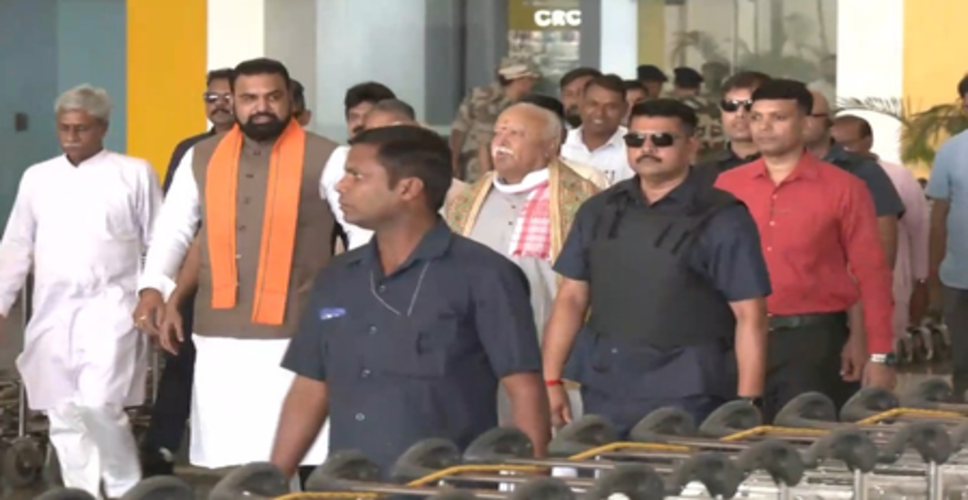 आरएसएस प्रमुख मोहन भागवत पहुंचे पटना, एयरपोर्ट पर सीएम सम्राट चौधरी ने किया स्वागत