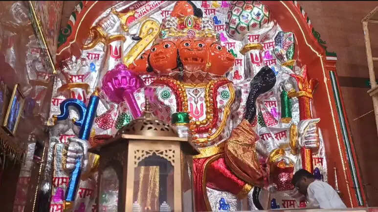 जोधपुर का रहस्यमयी मंदिर: पहाड़ चीरकर प्रकट हुए पंचमुखी हनुमान, 21 फीट प्रतिमा का श्रृंगार बना आस्था का केंद्र