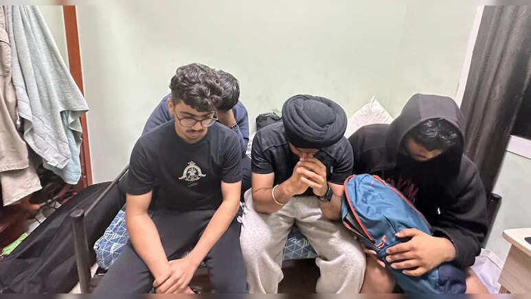 अबू धाबी में फंसे कोटा के 3 स्टूडेंट्स, बोले- चारों तरफ मिसाइल के धमाके हो रहे हैं