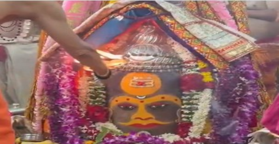 त्रिपुंड, भांग और सूखे मेवों से सजे बाबा महाकाल; राजा के रूप में दिव्य दर्शन पाकर भावविभोर हुए भक्त