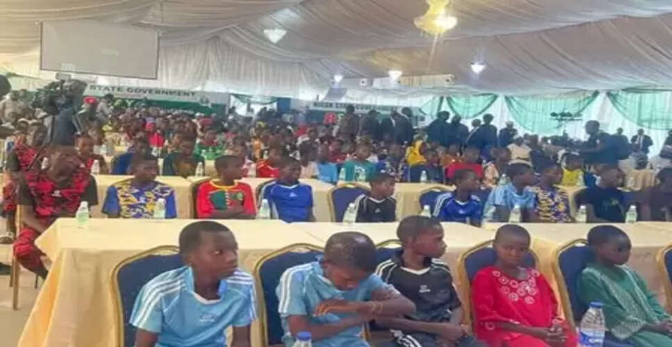 नाइजीरिया: मेडिकल चेकअप के बाद परिजनों को सौंपे जाएंगे अपहरणकर्ताओं से रिहा कराए गए 100 बच्चे