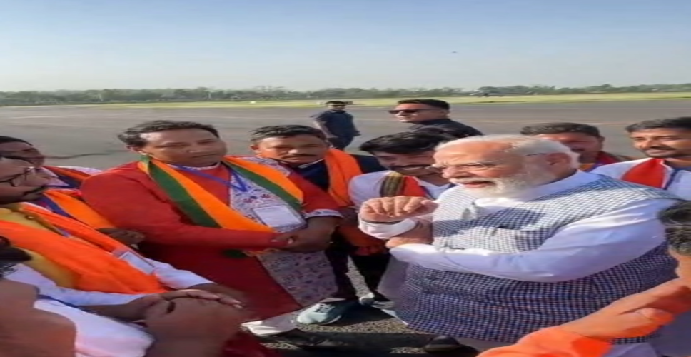 रैली के बाद पीएम मोदी ने भाजपा कार्यकर्ताओं से जाना चुनावी मिजाज, एयरपोर्ट पर भी दिखे एक्टिव