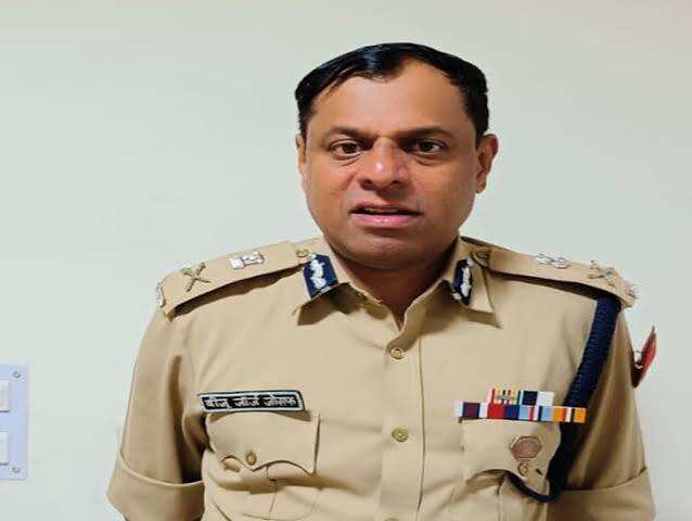 जयपुर पुलिस में बड़ा फेरबदल, 82 इंस्पेक्टरों के तबादले; वीडियो में जाने 42 थानों के बदले SHO, ट्रैफिक व्यवस्था के लिए 9 नए अधिकारी तैनात