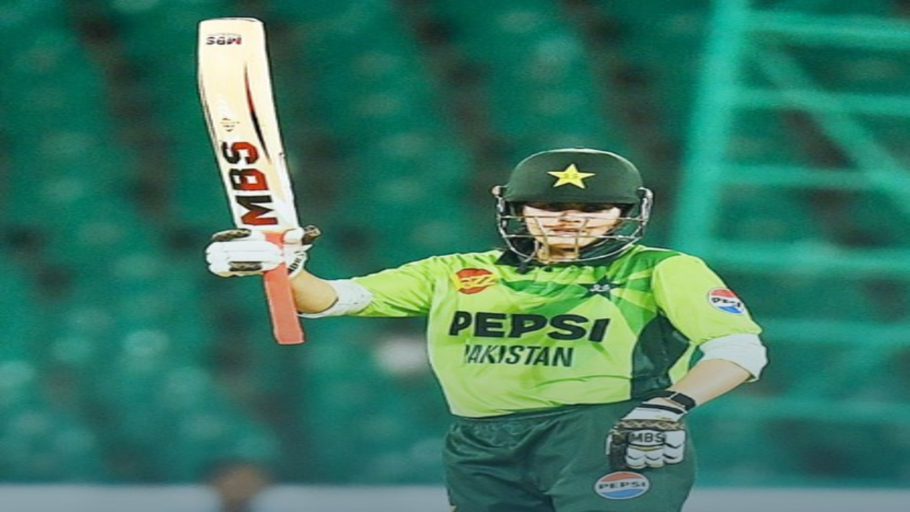 पाकिस्तान की बल्लेबाज गुल फिरोजा पर आईसीसी का एक्शन, मैच फीस का 10 प्रतिशत जुर्माना लगा