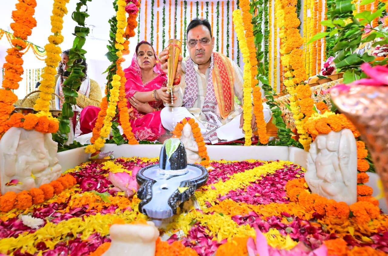 सावन की शुरुआत के साथ शिवमय हुआ जयपुर, ताड़केश्वर महादेव में 151 किलो दूध से महाभिषेक; शिवालयों में उमड़ी श्रद्धालुओं की भीड़