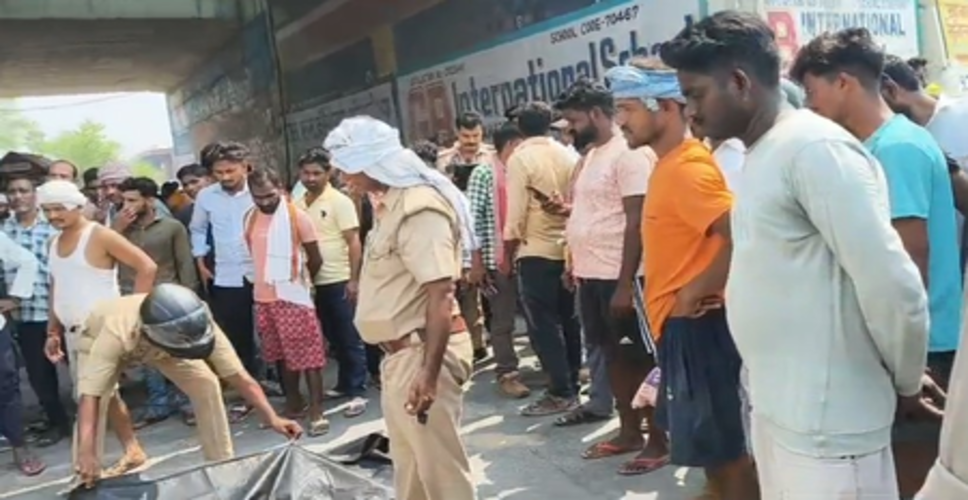 यूपी: गाजीपुर में दर्दनाक सड़क हादसा, दो महीने की बच्ची समेत तीन की मौत