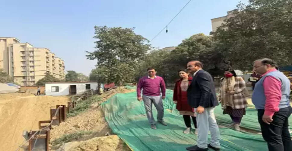 सड़क सुरक्षा को लेकर ग्रेटर नोएडा प्राधिकरण का अभियान, अधिकारियों ने नालों पर बने पुलों का किया निरीक्षण