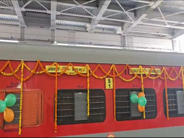 Swarn Nagari Superfast Express: दिल्ली-जैसलमेर के बीच नई ट्रेन सेवा शुरू, यहाँ जाने पूरा टाइम शेड्यूल और ठहराव की पूरी डिटेल