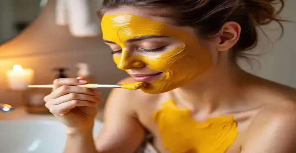 पिंपल और दाग-धब्बों से चाहिए छुटकारा? आजमाएं हल्दी जेल