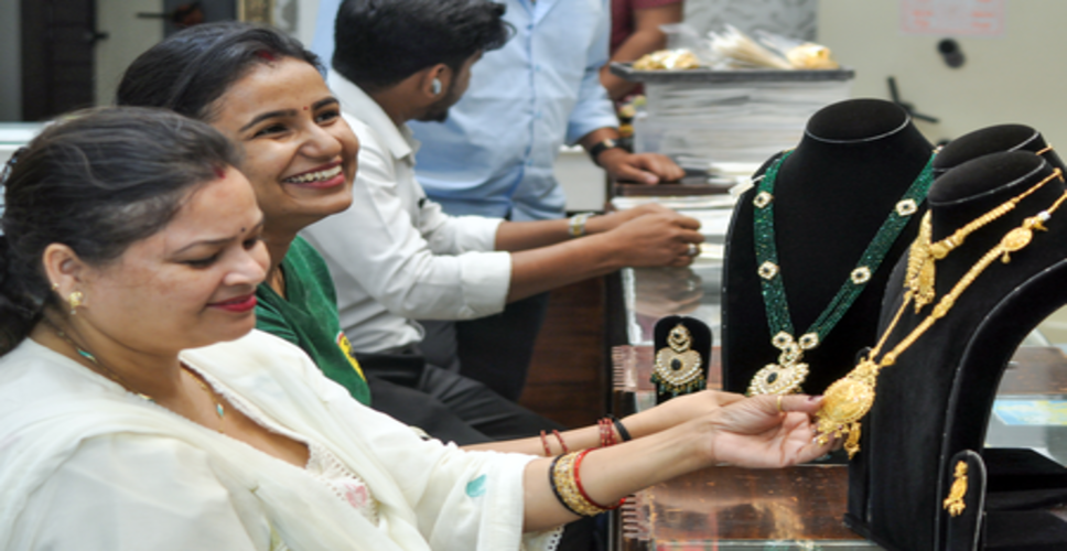 भारत में सोने में निवेश की हिस्सेदारी वर्ष 2025 में बढ़कर हुई 42 प्रतिशत, गोल्ड ईटीएफ और सिक्कों की बढ़ी मांग