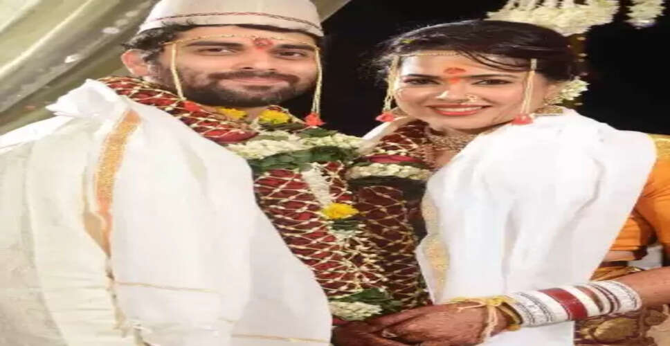 समीरा रेड्डी ने पति अक्षय को खास अंदाज में दी सालगिरह की बधाई, पुरानी तस्वीरों में दिखा एक्ट्रेस का पारंपरिक लुक