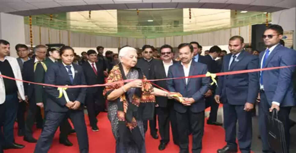 राज्यपाल आनंदीबेन पटेल ने एकेटीयू में बीटेक सत्र का किया शुभारंभ, सेंटर फॉर एडवांस्ड स्टडीज का किया निरीक्षण