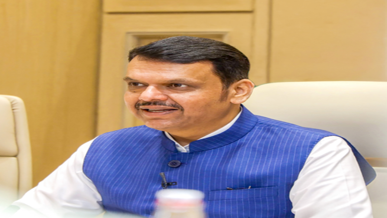 महाराष्ट्र के मुख्यमंत्री ने आरटीओ में अनियमितताओं की उच्च स्तरीय जांच के आदेश दिए