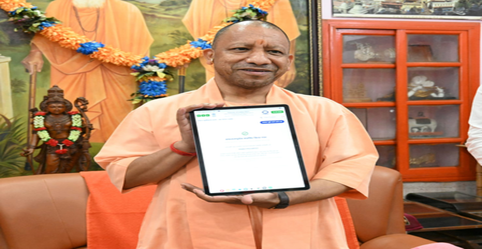 मुख्यमंत्री योगी आदित्यनाथ ने भरा डिजिटल स्वगणना प्रपत्र, सहभागिता की अपील