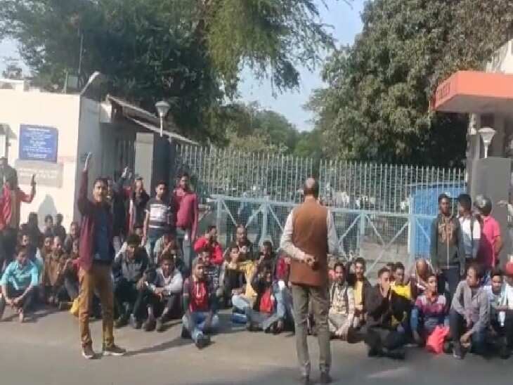 भिवाड़ी के चोपनकी इंडस्ट्रियल एरिया में बढ़ा श्रमिक-प्रबंधन विवाद, दूसरे दिन भी जारी प्रदर्शन