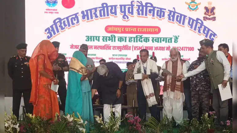 'भारत घर में घुसकर मारेगा', पूर्व सैनिकों के कार्यक्रम में बोले केंद्रीयमंत्री शेखावत