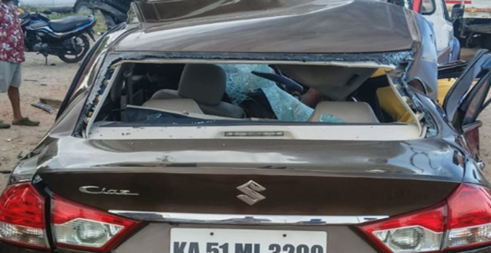 करूर में बाइक चालक को बचाने में कार दुर्घटनाग्रस्त, गर्भवती महिला समेत तीन लोगों की मौत