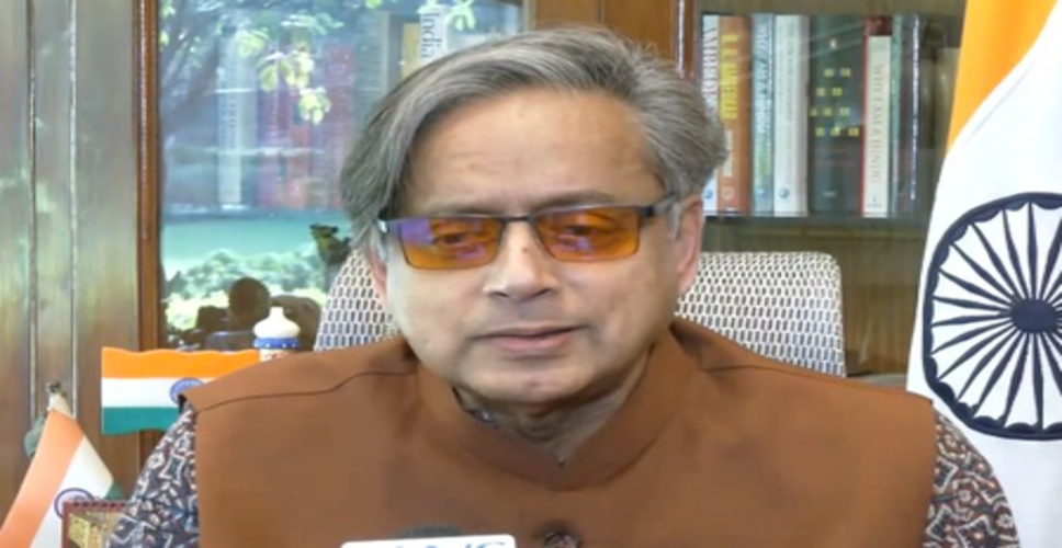 कांग्रेस सांसद शशि थरूर ने पीएम मोदी के कार्यकाल को सराहा, 'जबरदस्त वक्ता' भी बताया (आईएएनएस एक्सक्लूसिव)