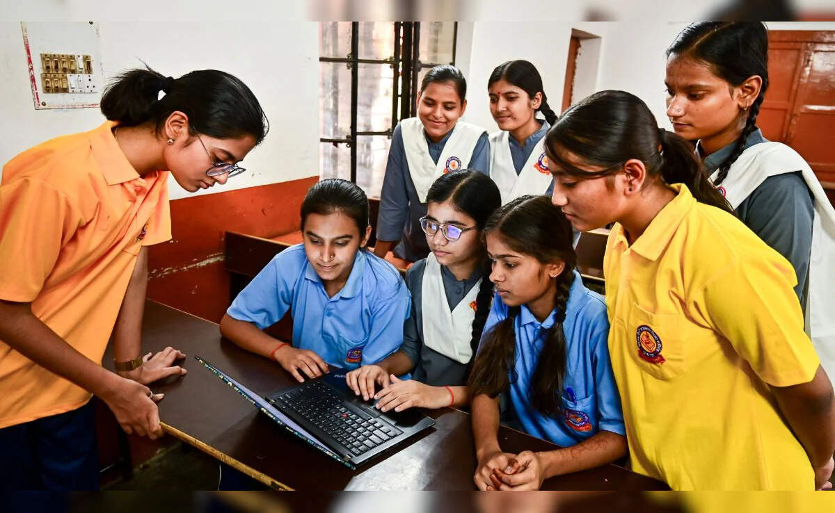 CBSE 10वीं सेकेंड बोर्ड परीक्षा के एडमिट कार्ड जारी, वीडियो में जानें 15 मई से शुरू होंगी परीक्षाएं