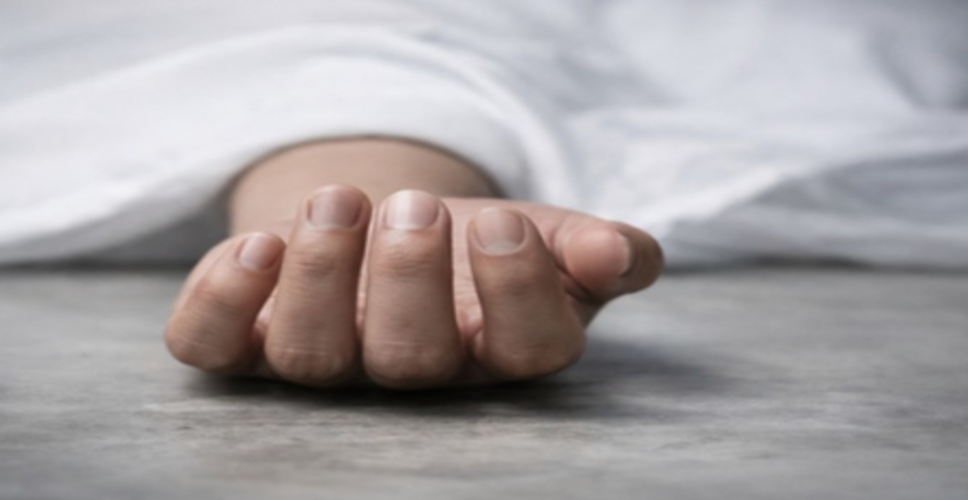 मुंबई में तेज रफ्तार का कहर, सड़क किनारे खड़े बुजुर्ग को कार ने मारी टक्कर, इलाज के दौरान मौत