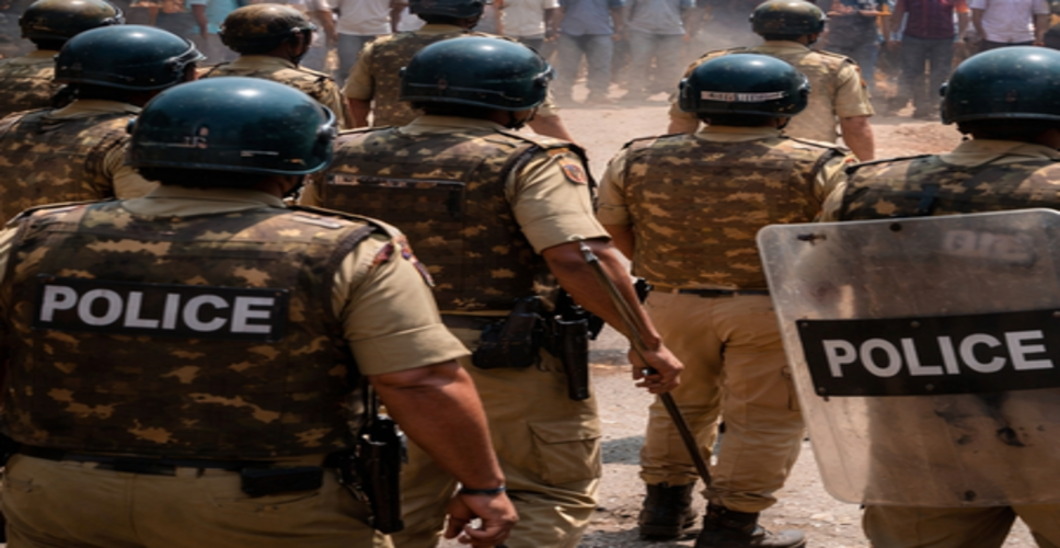 आंध्र प्रदेश के अकीविडु कस्बे में मंदिर विवाद बढ़ने से तनाव का माहौल