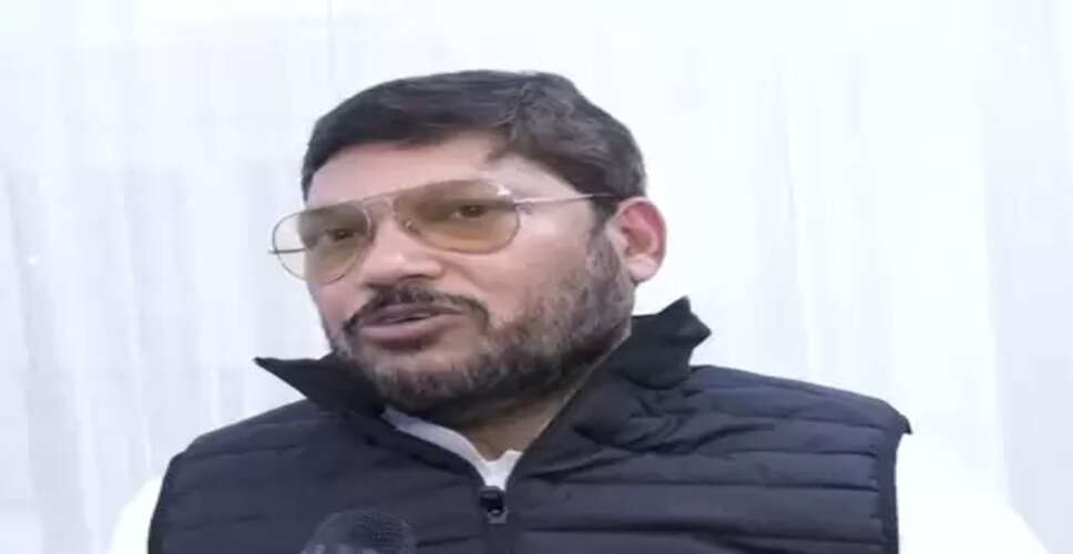 राष्ट्रगान और राष्ट्रीय गीत का सम्मान नहीं करने वाले लोग राजनीति कर रहे : सपा सांसद नीरज कुशवाहा