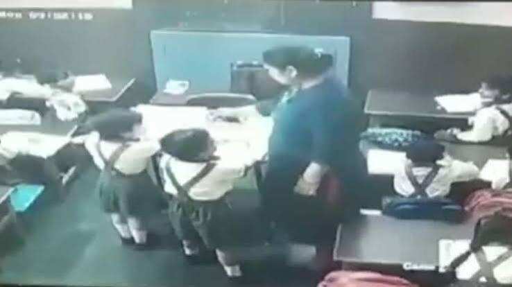 बाड़मेर में कॉपी भूलने पर चौथी के छात्र की डंडे से पिटाई, बच्चा हुआ बेहोश; वीडियो में जाने शिक्षक पर कार्रवाई की तैयारी
