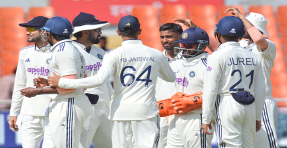 टेस्ट मैच: भारतीय बल्लेबाजों के बाद गेंदबाजों का दबदबा, अफगानिस्तान ने गंवाए 5 विकेट, मैच में टीम इंडिया की पकड़