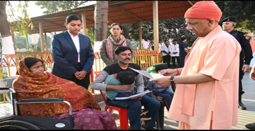 जमीन कब्जाने व दबंगई के मामलों में की जाए कड़ी कार्रवाई : योगी