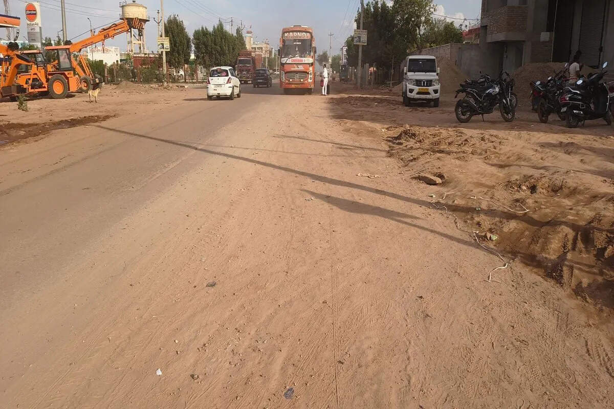 पोकरण में सीवरेज कार्य बना परेशानी का कारण, क्षतिग्रस्त सड़कों से आमजन बेहाल​​​​​​​