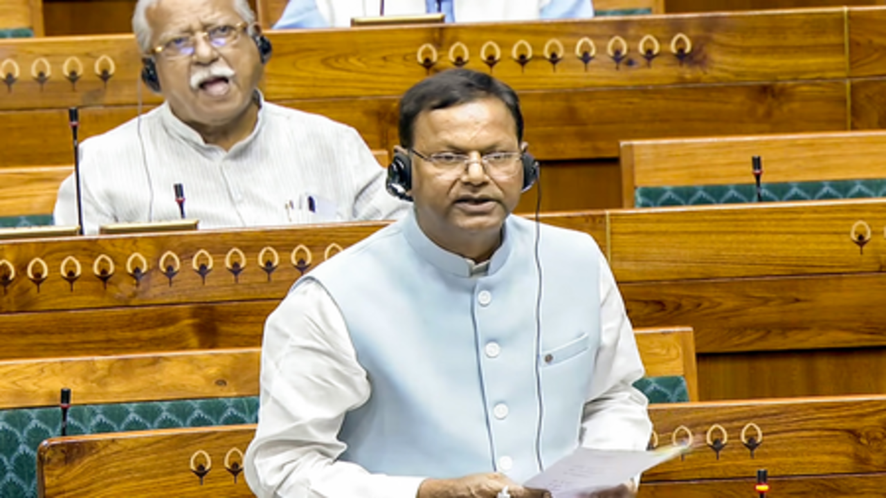 सपा के ‘झूठे वादों के पिटारे’ से जनता नहीं बहकेगी, अखिलेश पहले अपने शासन का हिसाब दें: पंकज चौधरी