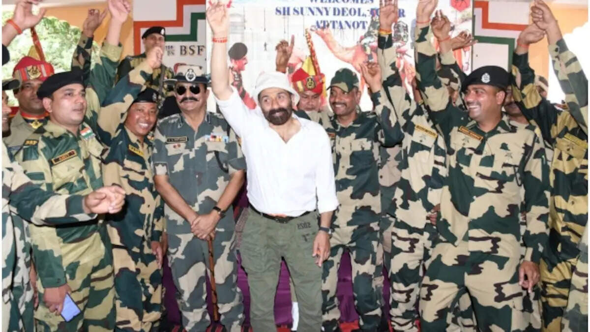 वीडियो में देखें तनोट माता मंदिर में बॉर्डर 2 मूवी का सॉन्ग लॉन्च, भारत पाकिस्तान बॉर्डर पर पहुंचे सन्नी देओल